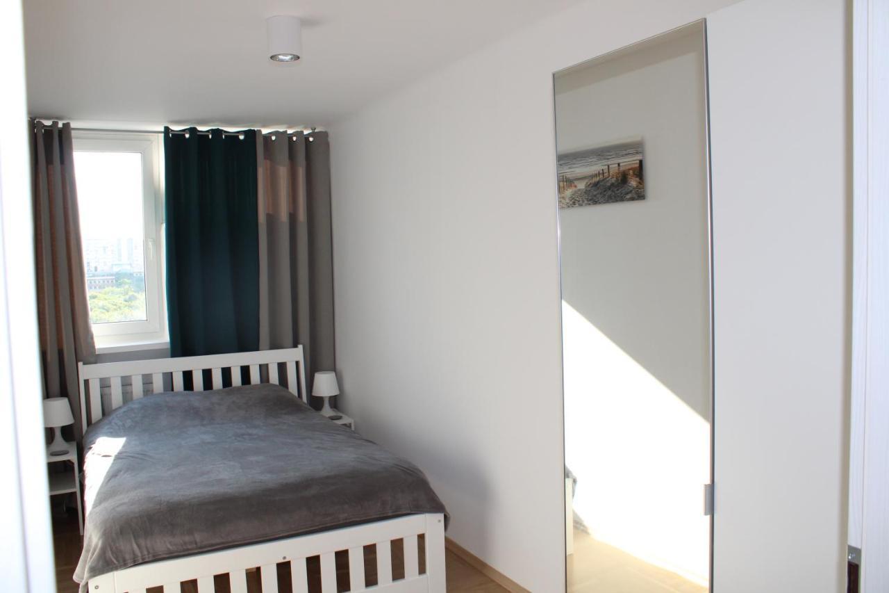 Strict Center Warsaw Comfortable Apartment, 10Th-Floor With Beautiful View On The Park And Skyscrapers, Free Wifi, Self Check-In/Out מראה חיצוני תמונה
